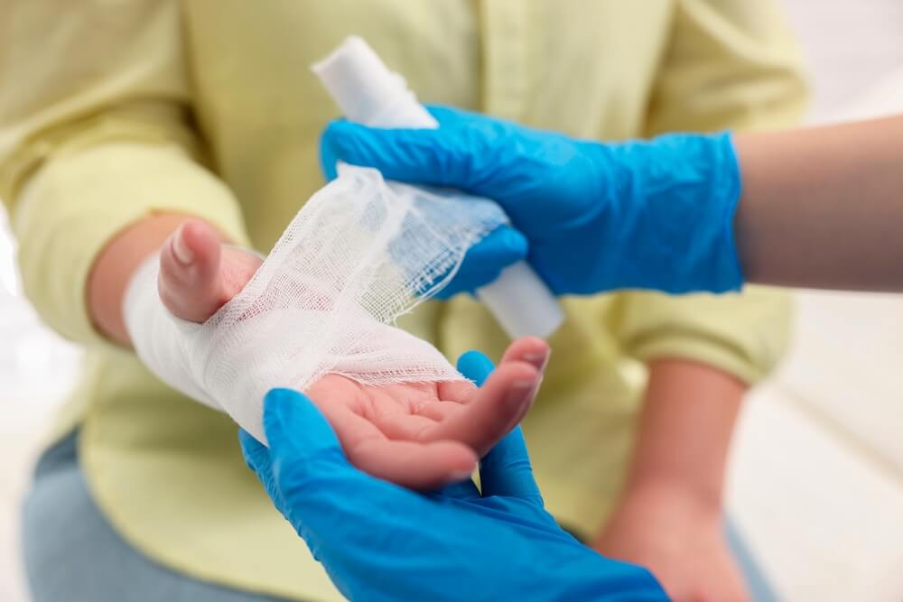 waarom ehbo handschoenen dragen
